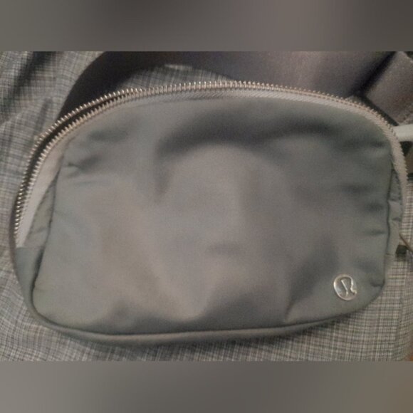 Lululemon Everywhere Belt Bag Gray Grey - Picture 8 of 11